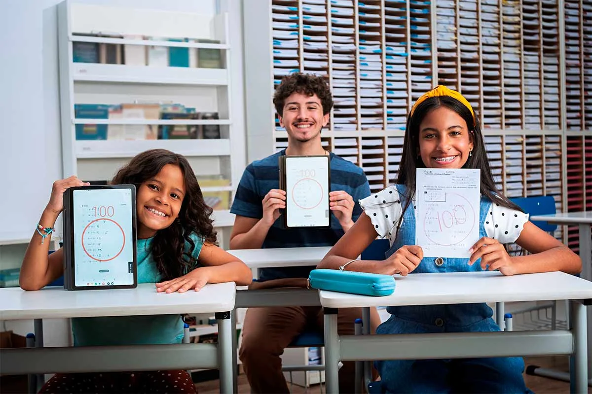 Alunos do Kumon celebrando seus resultados
